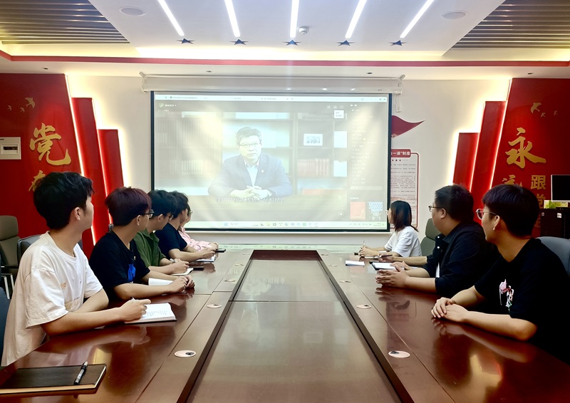 ylzzcom永利总站线路检测学生第四党支部组织观看高校党组织示范微党课